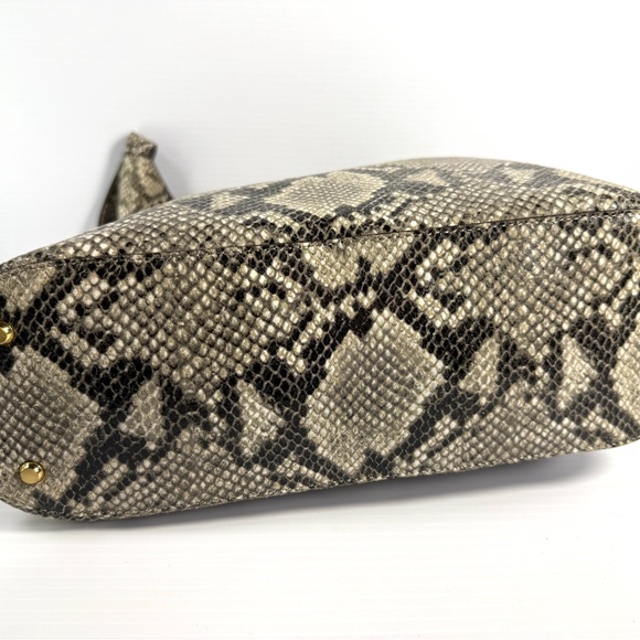 Donna Karan Black and Cream Hobo Bag - Picture 13 of 16